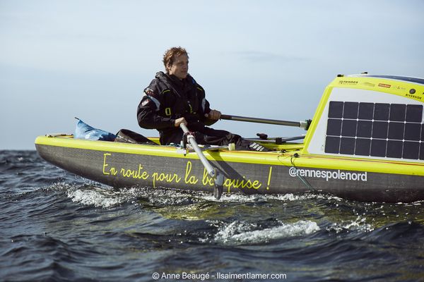 Vincent Grison doit passer tout le mois de juin sur la côte est du Groenland en solitaire à bord de sa "Breizh Glace"