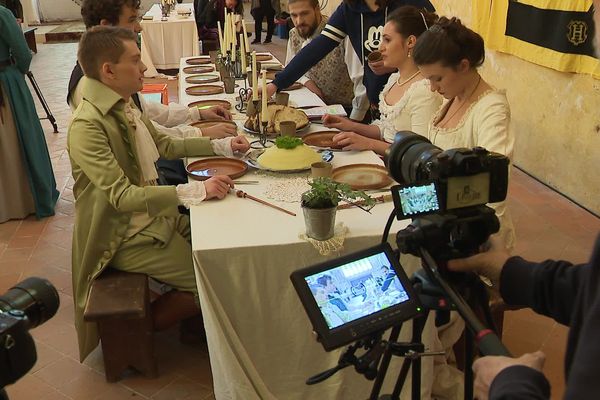 Sur le tournage du film "Orgueil, préjugés et sortilèges" à Parthenay (Deux-Sèvres).