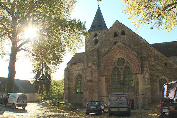 L'extérieur de l'église de Montaigu.