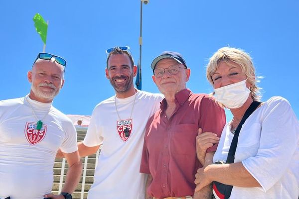 Serge et sa femme venus remercier les sauveteurs de La Grande-Motte, le mercredi 27 juillet.