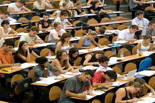 Montpellier - amphy de la faculté de sciences économiques UM1 - archives