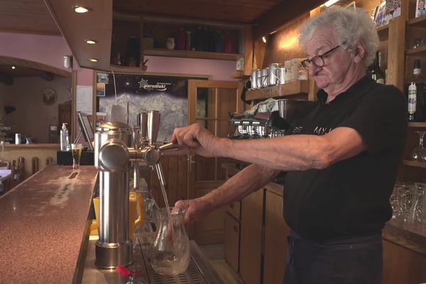 Jean-Pierre Ferraris est restaurateur à Séez, en Savoie, il a vu sa facture d'eau augmenter du double - septembre 2024