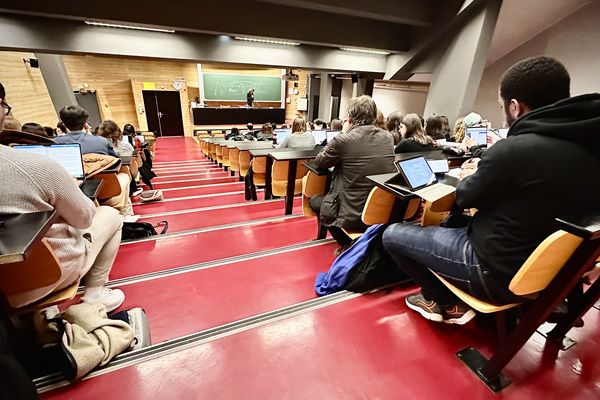 Il y a quelques jours, le gouvernement demandait une contribution des universités, pour alimenter le CAS (Compte d'allocation spécifique) pour les pensions des fonctionnaires.