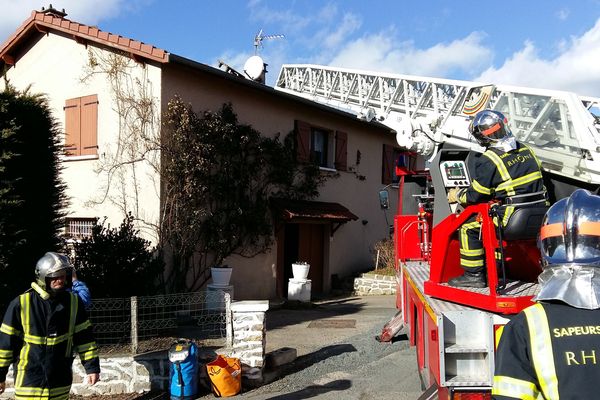 Cheminée et tuiles arrachées à Saint-Martin-en-Haut suite au vent violent- 04/02/2017