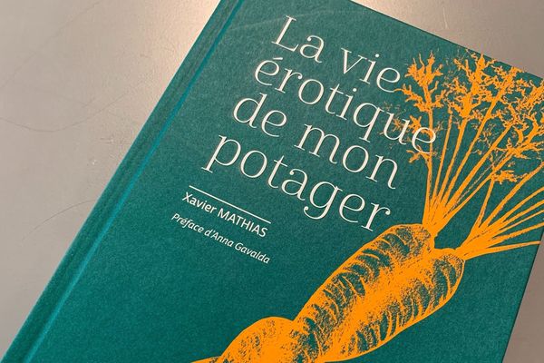 Xavier Mathias est jardinier et formateur en maraîchage et en jardinage bio. Dans son dernier livre, il nous dit tout sur la vie érotique de son potager.