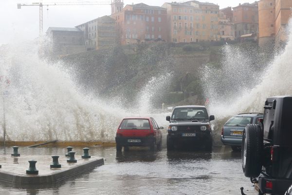 Vagues de submersion à Bastia en octobre 2015