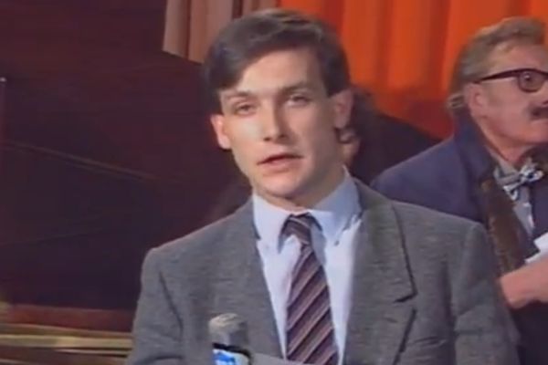 Début 1985, Laurent Bignolas présente une émission spéciale consacrée au vingt ans de la télévision régionale en Auvergne. Si le jeune journaliste qu'il est à l'époque a débuté à Clermont-Ferrand, il n'est pas le premier. Dans un autre registre, Danièle Gilbert et Chantal Lauby ont aussi été découvertes en Auvergne.