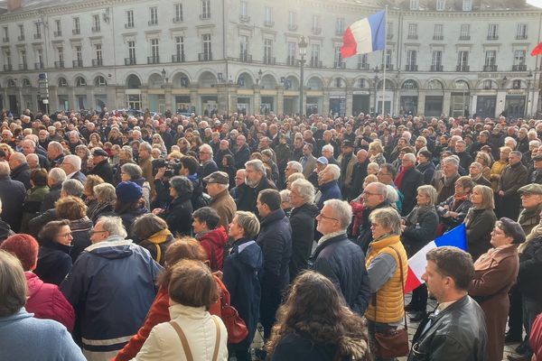 Environ 2 000 personnes se sont rassemblées sur la place Jean-Jaurès le 12 novembre 2013 à Tours, contre l'antisémitisme.