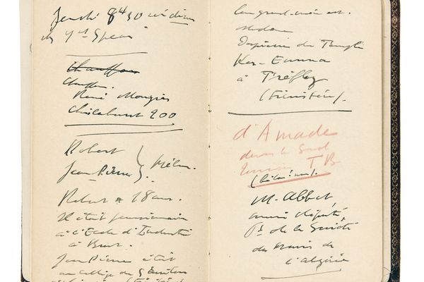 Ce carnet de notes personnelles du général De Gaulle a été adjugé à 80 000 euros.