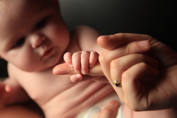 De nombreux couples et des femmes seules attendent des dons de spermatozoïdes ou d'ovocytes dans l'espoir de donner naissance à un enfant par procréation médicalement assistée.