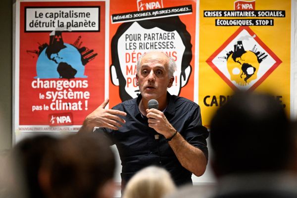 Philippe Poutou lors d'un meeting à Saint-Nazaire le 3 février