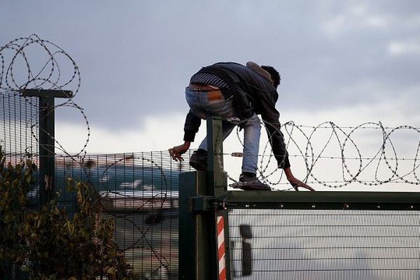 Les migrants ont tenté de premières incursions dès 21h.