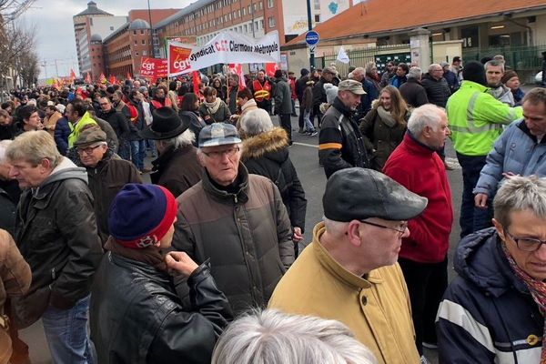 Jeudi 22 mars, un peu partout en France, comme à Lyon, Clermont-Ferrand (photo) ou encore Grenoble, fonctionnaires et cheminots étaient dans la rue pour défendre le service public