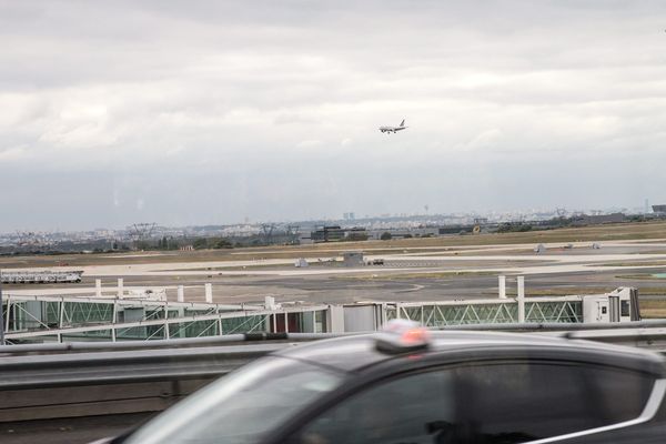 Un taxi roulant à proximité de l’aéroport Roissy-Charles-de-Gaulle (illustration).