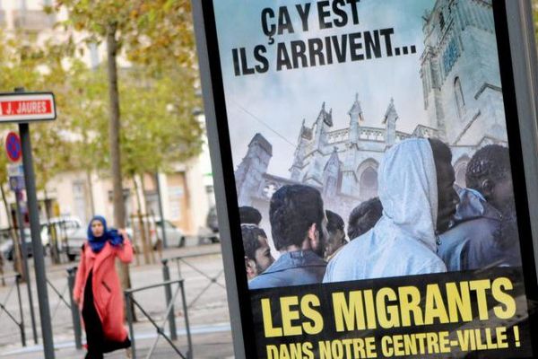 La campagne d'affichage anti-migrants dans la ville de Béziers