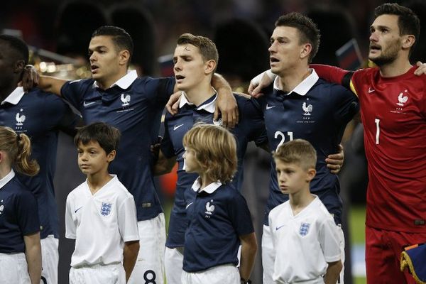 Au stade londonien de Wembley, les 70.000 spectateurs du match amical Angleterre-France ont chanté l'hymne à l'unisson.