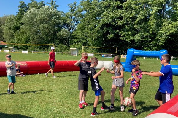 Les enfants découvrent notamment le cécifoot.