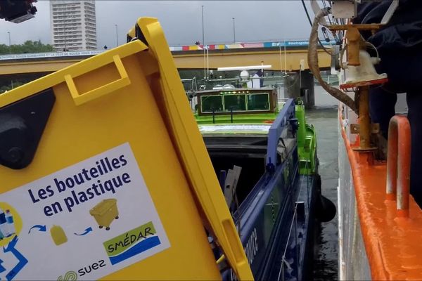 Rouen le 7 juin 2019- Collecte de déchets à bord du Sedov