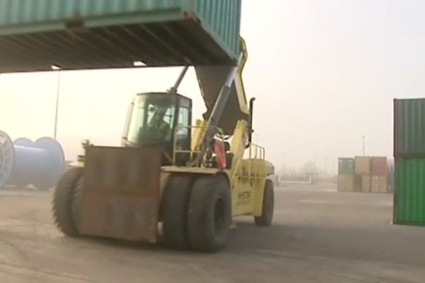 Le port fluvial de Gron, situé à proximité des silos de stockage de céréales, est devenu une plateforme logistique efficace