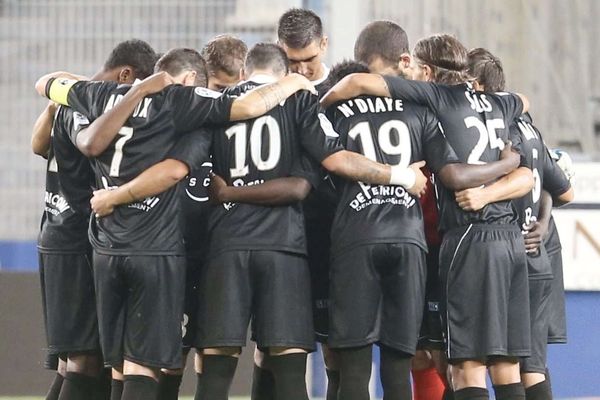 Moment de concentration pour les joueurs du CA Bastia, le 27 septembre 2013