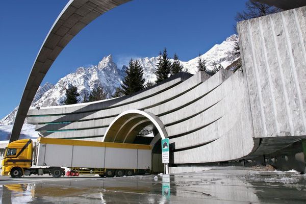 Entrée du tunnel du Mont-Blanc côté italien