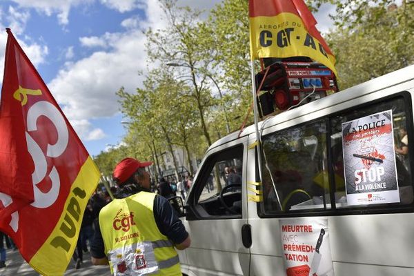 La CGT Nantes dénonce la violence des forces de l'ordre face aux manifestants.