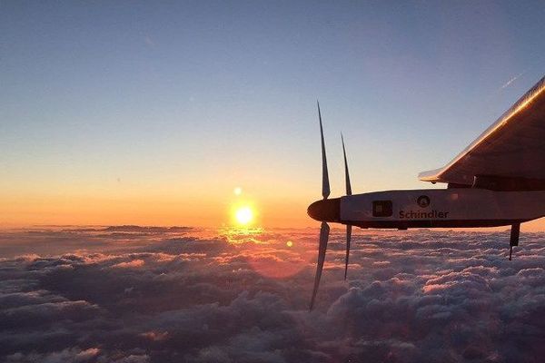 Solar Impulse 2 volait lundi en direction de Hawaï, au-dessus du Pacifique, après avoir décollé en catimini du Japon où il était bloqué par la météo depuis près d'un mois