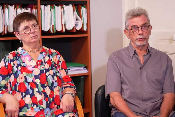 Anne-Marie et Michel, les parents de Laure Zacchello ont souhaité témoigner pour trouver de nouveaux indices sur la disparition de leur fille.