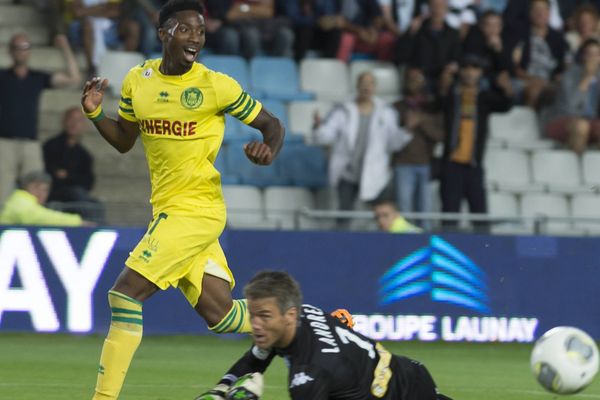  Serge Gakpe et Mickaël Landreau (Fc Nantes Bastia)