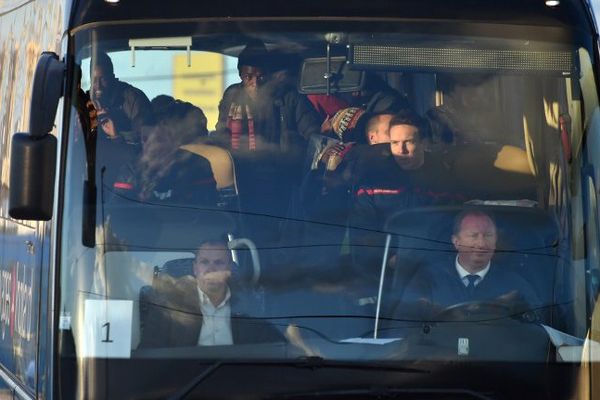 Le premier bus, avec 43 migrants mineurs isolés à son bord, quitte Calais pour Carcassonne ce mercredi matin.