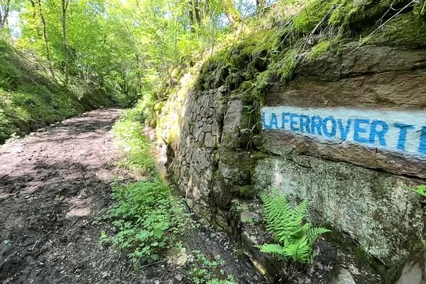 En Creuse, les randonneurs peuvent monter sur les rails à pied, entre Saint-Sébastien et Guéret.