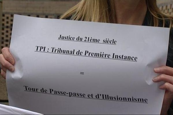 Les greffiers ont manifesté pour réclamer une revalorisation du statut et de la rémunération des personnels de greffe. 