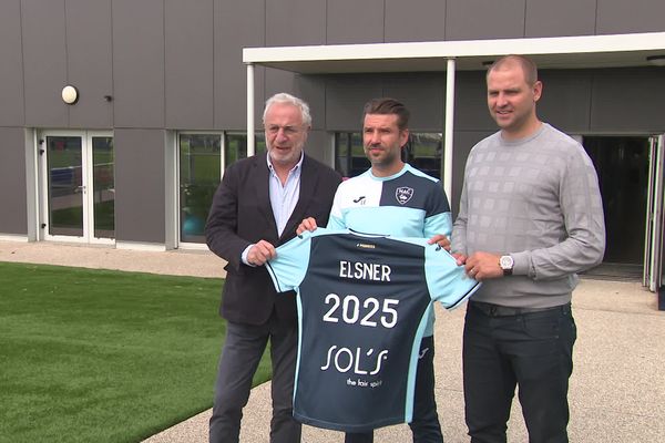 Le dirigeant du Hac, Jean-Michel Roussier ( à gauche sur la photo) a assigné en justice la Ligue de football pour demander plus d'équité pour son club.