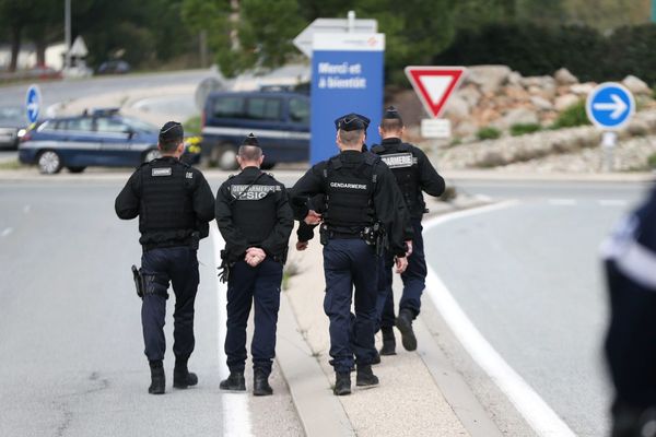 Pour ce 8ème jour de mobilisation, les actions de blocages se concentrent toujours aux abords des accès de l'A8.