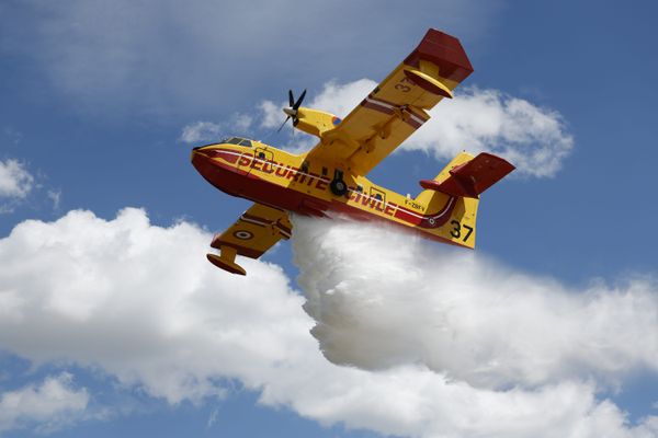 Les pilotes de canadair de Nîmes-Garon s'inquiètent du manque d'avions à l'orée de la saison estivale.