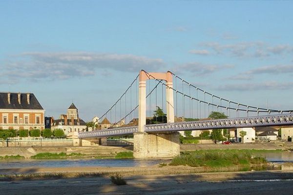 Cosne-Cours-sur-Loire, ville d’environ 11 000 habitants, est située dans la Nièvre