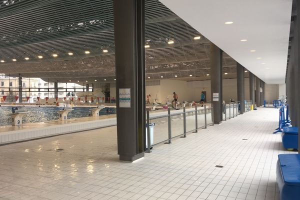 Un aperçu d'un des bassins de la piscine centrale de Reims.