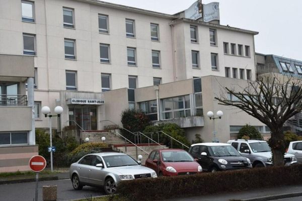 L'Agence régionale santé Normandie suspend l'activité chirurgie de l'hôpital privé de Saint-Lô Centre Manche pour "divers manquements".