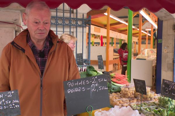 Depuis 2018, Jean-Claude Terlet, exploitant agricole à la retraite, a déclaré la guerre à l’entreprise Monsanto.