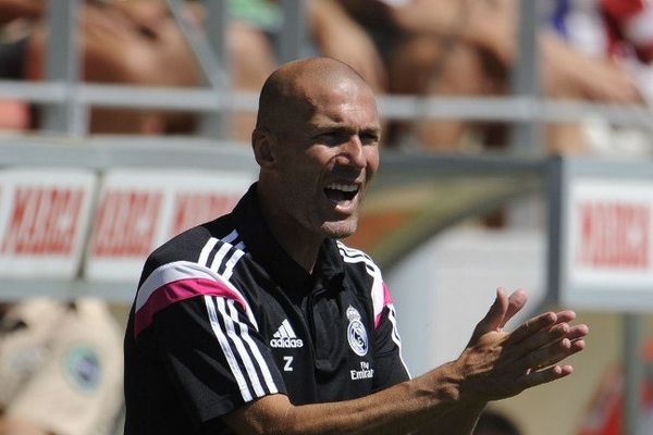 Suspendu pour une durée de trois mois par la fédération espagnole, Zidane ne peut plus entraîner la réserve du Réal Madrid. 