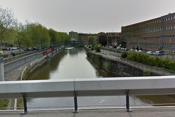 Le Canal de la Sambre, à Maubeuge. 