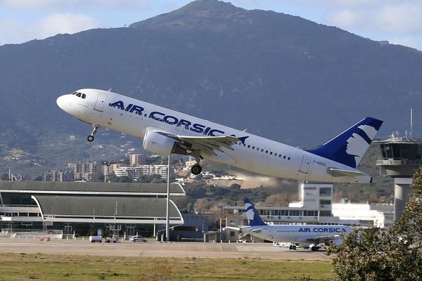 L'association de défense des consommateurs met en demeure Air Corsica et 56 autres compagnies aériennes. 