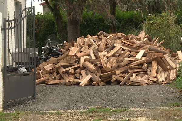 Le bois de chauffage est devenu une alternative au gaz et à l'électricité pour de nombreux particuliers.