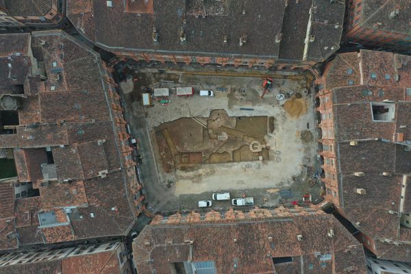 Photo prise par drone des fouilles archéologiques réalisées au coeur de la cité de Montauban