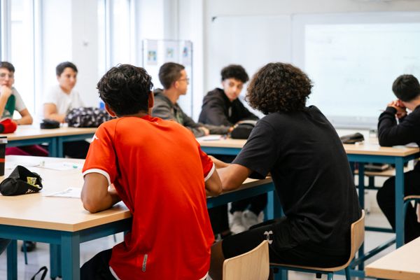 Image d'illustration. Au sein du lycée Vaclav Havel, situé à Bègles en Gironde, soixante élèves sont privés depuis deux mois de leur matière fondamentale que sont les sciences et techniques sanitaires et sociales. Le lycée avance des difficultés dans le recrutement mais promet un retour à la normale d'ici peu.