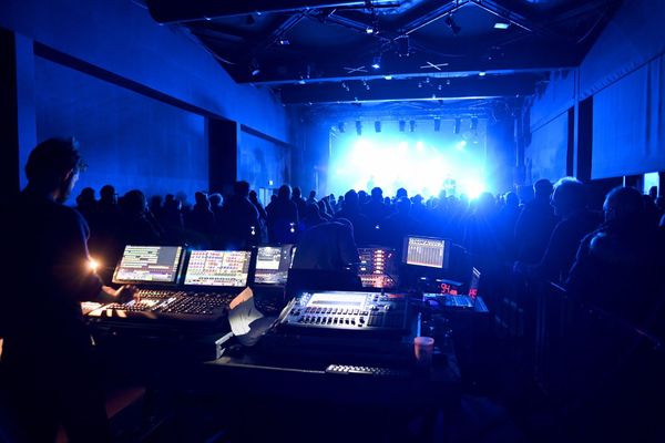 Rennes, en décembre 2022, le concert du groupe Beau Bandit dans le cadre Rencontres Trans Musicales de Rennes 2022 à l'Étage au Liberté.