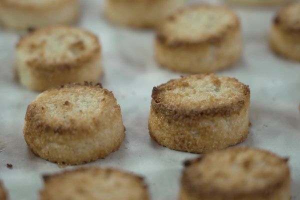 Une douzaine de chocolatiers confectionnent les macarons d'Amiens.