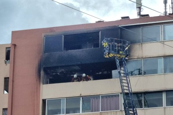 Le 9e et 10 étage sont très endommagés par les flammes et la suie.