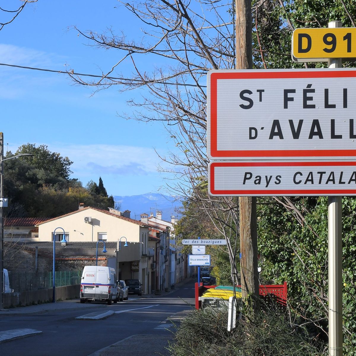 Insolite Le Village De Saint Feliu D Avall Fait Un Heureux Heritage Grace A La Veuve D Un General