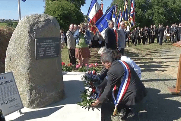 La cérémonie à Ploudaniel (29) ce 18 juin 2014 en hommage aux 4 aviateurs décédés en juin 1940